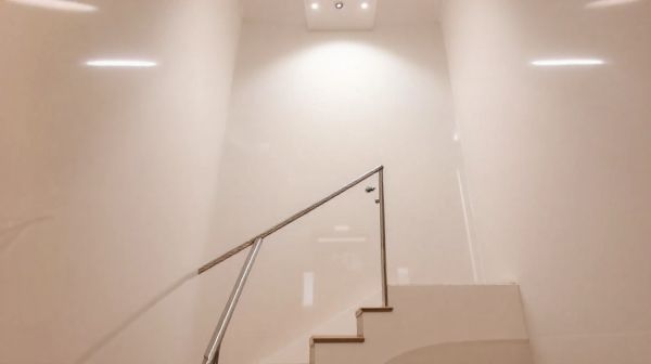 Top 5 conseils pour sélectionner un monte-escalier debout moderne
